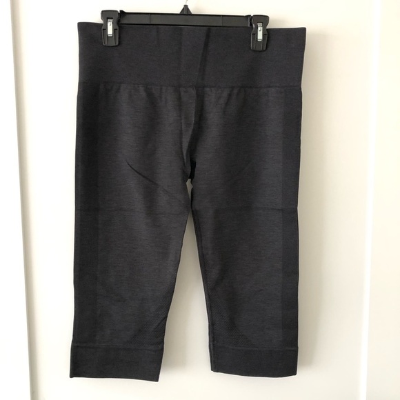 Lululemon Gray Seamlessly Crops 12 - Picture 1 of 6